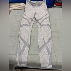 Lululemon Wunder Under High-Rise Tight Mesh 28"
Wee Are From Space Nimbus Size 8